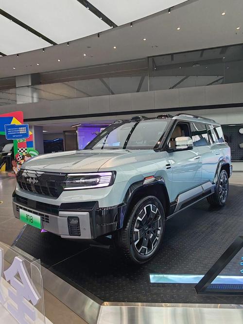 成都210比亚迪方程豹硬派越野的爆款，英菲尼迪35周年与你共成长